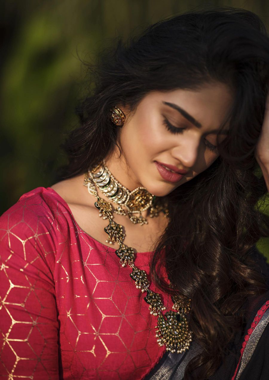 Linen Silk Saree With Lace & Rich Blouse- Off-white